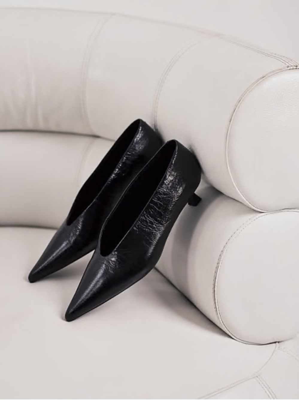 NEW: Tony Bianco Black high vamp Pointed Toe Kitten Heel Pumps. Sz7- RUN BIG!